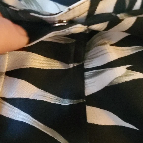 Tommy Bahama Silk Big Floral Pattern True Wrap Maxi Skirt Size 12 Black White - Picture 8 of 10
